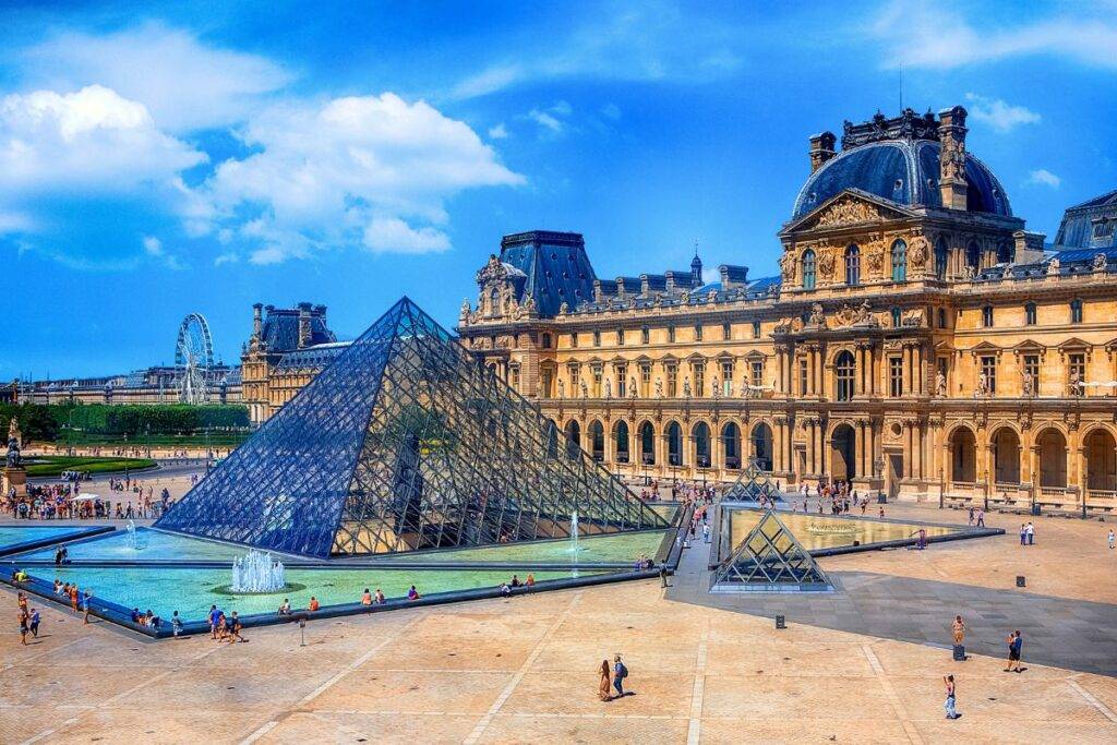 Paris Museum Tours: Expert Guided Art & Culture Explorations - London Day Trip